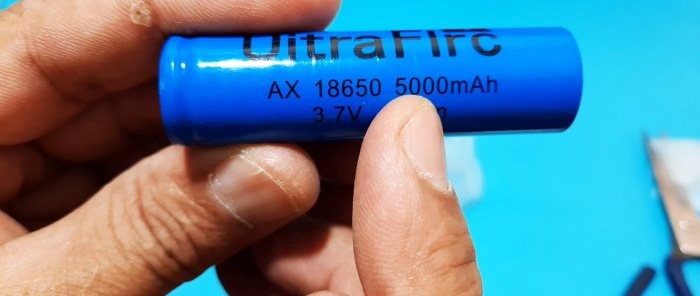 How to make a simple 5000 mAh Power Bank from a syringe