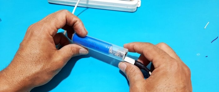 How to make a simple 5000 mAh Power Bank from a syringe