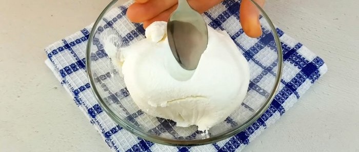 The simplest soft cream cheese without cooking from kefir