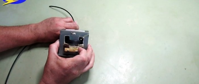 How to make a car battery charger from a microwave oven