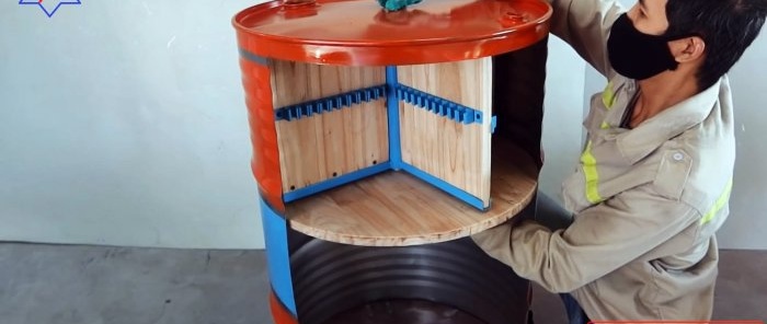 How to make a mobile tool storage cabinet from a steel barrel