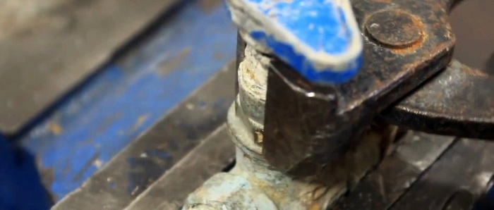 How to make a clamp from an old water tap