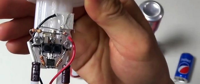 How to make a detector showing high static voltage and its polarity