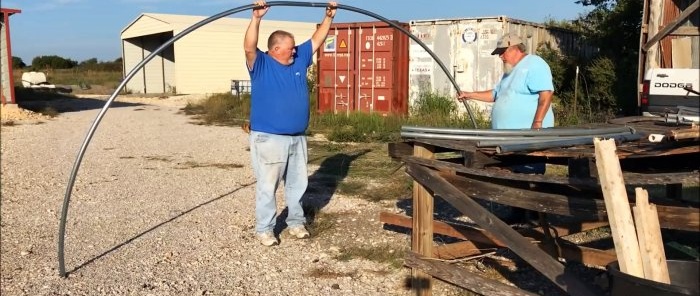 How to bend a pipe into a greenhouse arch using a homemade template