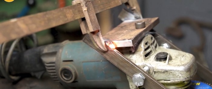 Mounted grinder from a grinder with a support table