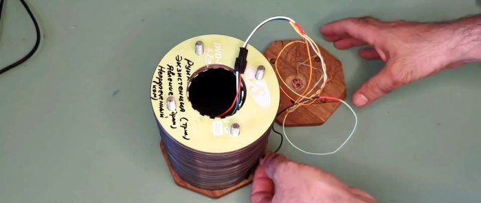 How to make a lamp from CD discs controlled by a smartphone