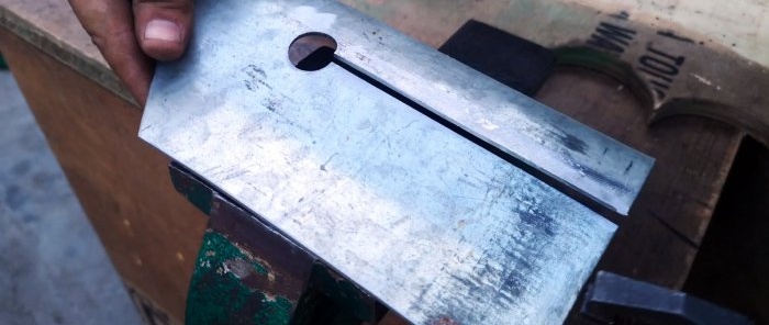 How to make a simple garden auger from a sheet of steel