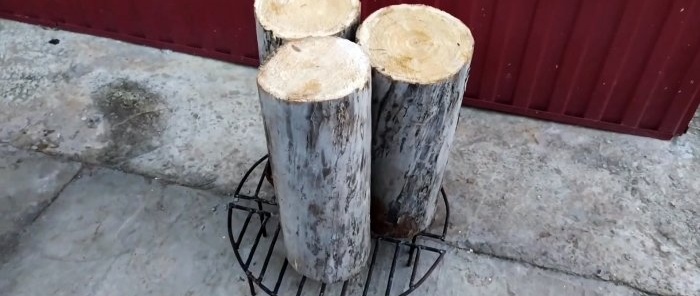 Economical long-burning stove for a greenhouse made from a barrel