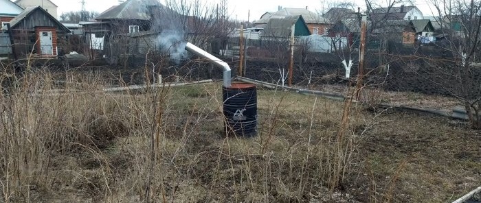 Economical long-burning stove for a greenhouse made from a barrel