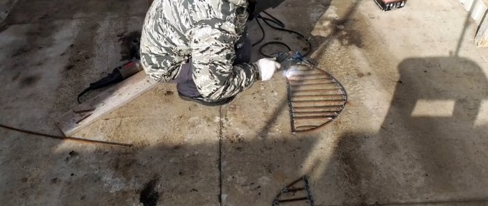 Economical long-burning stove for a greenhouse made from a barrel