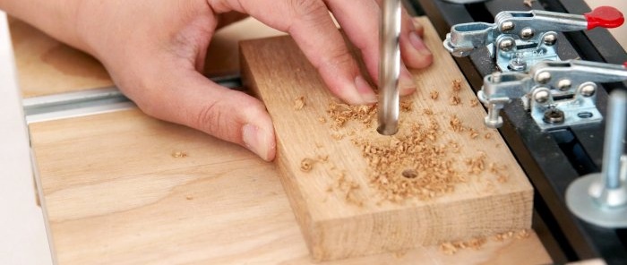 Using old jigsaw blades as a universal jig for dowels