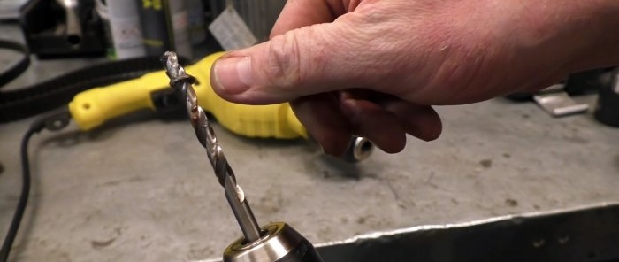 How to loosen and change a jammed self-clamping drill chuck