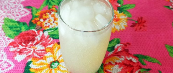 How to make Schweppes-style ginger lemonade for adults