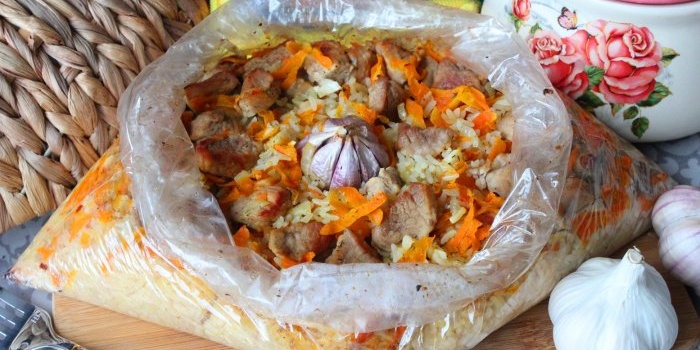 Lazy pilaf in a baking bag