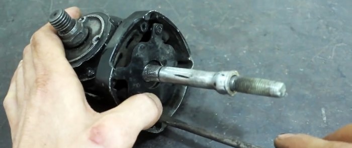 How to make a hand drill from the gearbox of a broken grinder