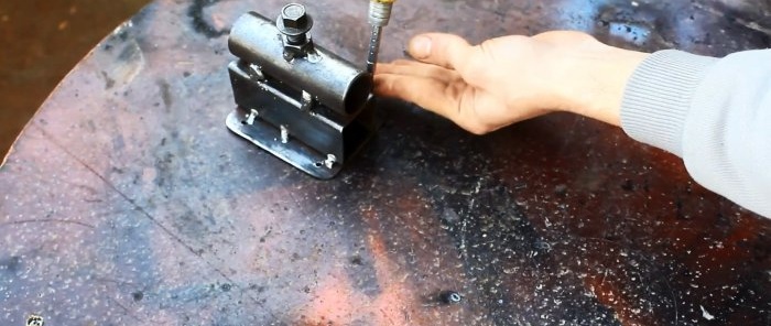 How to make a drill stand out of trash that can drill at any angle