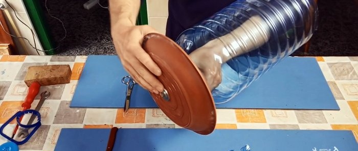 How to make a simple chicken feeder from a PET bottle