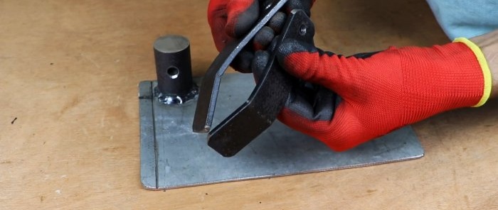 How to make a manual circular saw and a 2 in 1 cross-cutting machine from an angle grinder