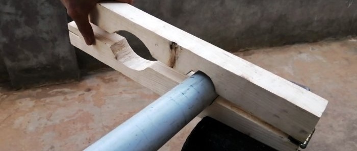 A simple homemade device for cutting PVC pipes