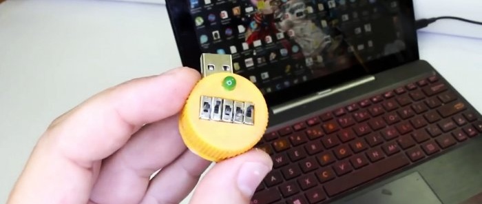 How to make a flash drive with a combination lock