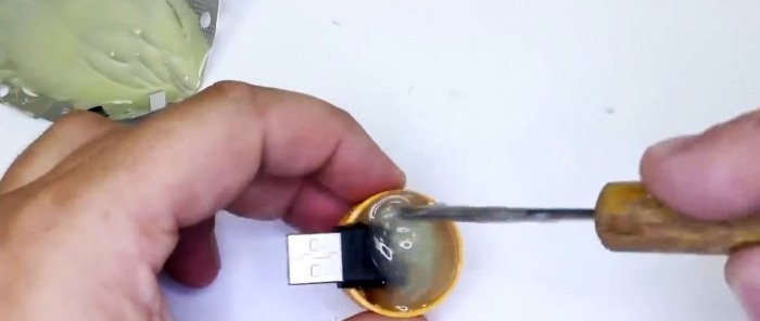 How to make a flash drive with a combination lock