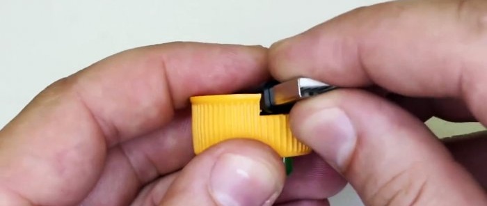 How to make a flash drive with a combination lock