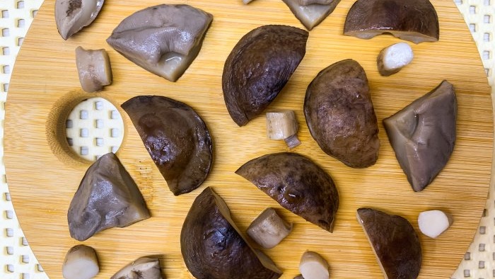 How to deliciously fry porcini mushrooms in a frying pan