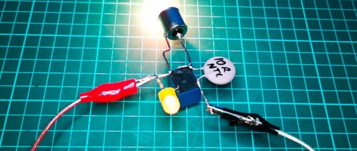 An interesting diagram of a simple soft starter using a relay without transistors or microcircuits