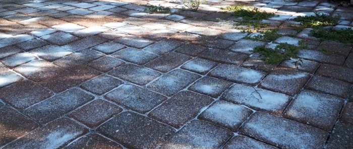 How to get rid of weeds between paving slabs in a cheap, environmentally friendly and stress-free way