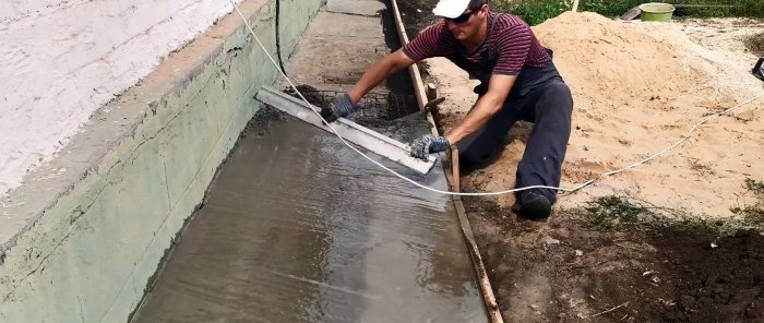 How to simply and reliably repair an old house blind area