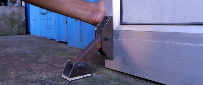 How to make a simple door stop from leftover metal