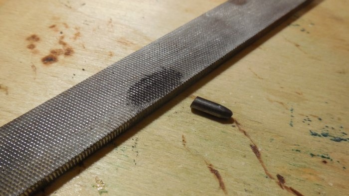 Repairing the remote control with homemade graphite varnish