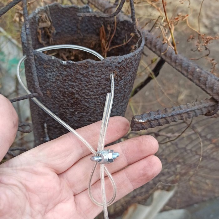 How to string a budget mesh fence with your own hands