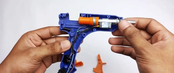 How to convert a regular glue gun into a battery-powered one