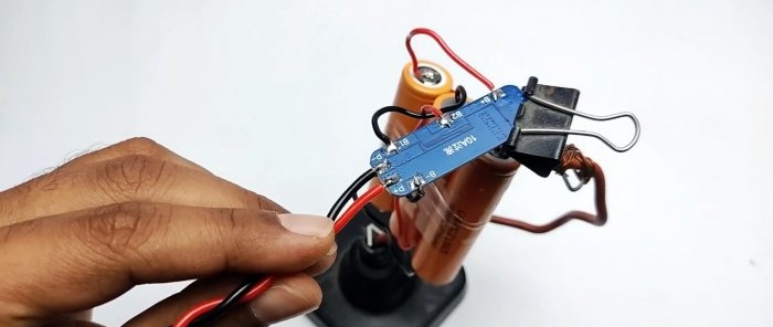 How to convert a regular glue gun into a battery-powered one