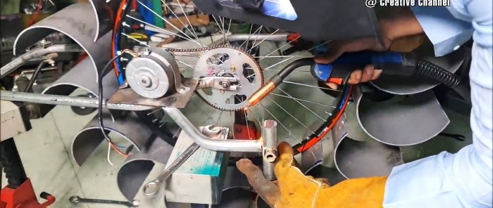 Mini hydroelectric power station made from bicycle parts and PVC pipes