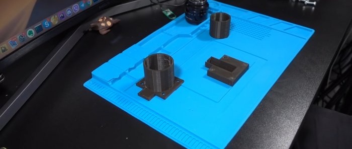 USB microscope for soldering from a webcam and an old camera lens