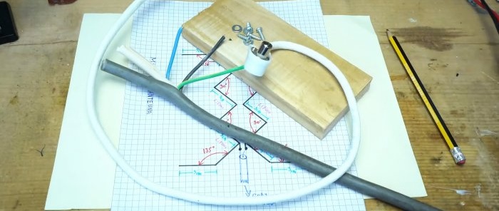 How to make a simple small-sized antenna for digital TV