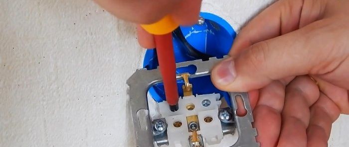 How to replace and securely fasten a socket box