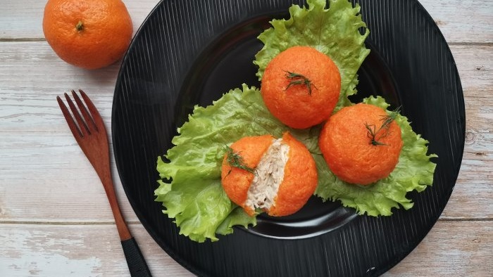 Tangerines with chicken cheese and garlic