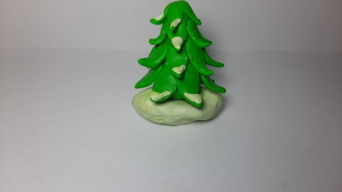 How to make a beautiful Christmas tree from plasticine