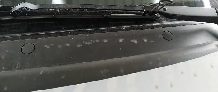 How to make a holder from a paper clip and forget about freezing windshield wipers