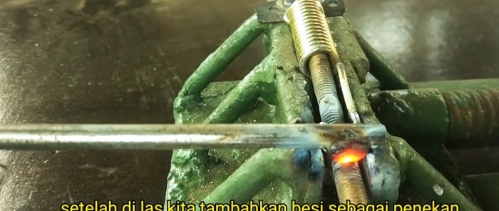 How to make a door closer from a spring and a bolt