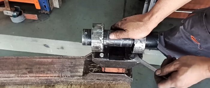 How to make a double bearing housing from available materials