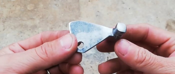 How to make a self-closing door latch with a handle from leftover metal