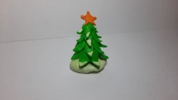 How to make a beautiful Christmas tree from plasticine