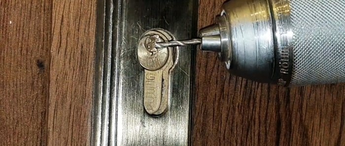 2 ways to remove a broken key from a door lock