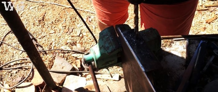 How to make a basic device for cutting logs into boards with a chainsaw