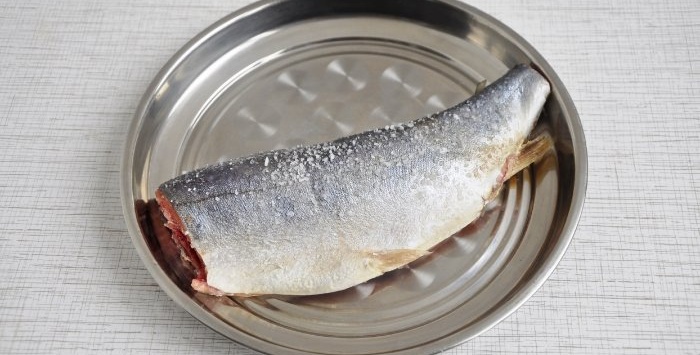 Dry salting red fish