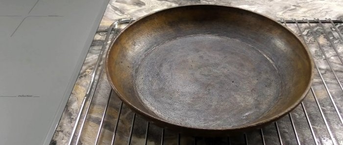 How to clean old frying pans from old carbon deposits using cheap products and make them non-stick